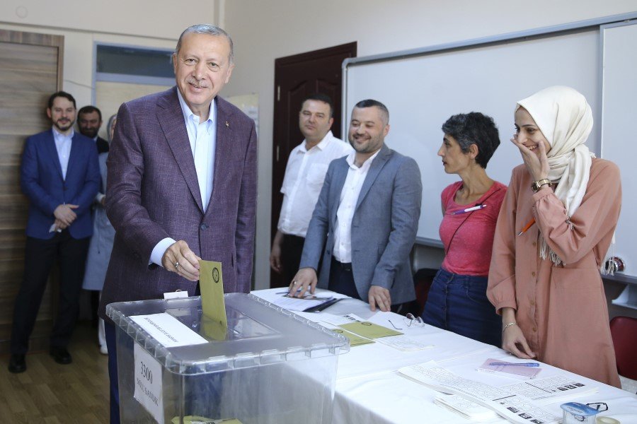 31 Mart seçimlerindeki sandık seçmen listeleri, yeni bir güncelleştirme yapılmaksızın bu seçimde de kullanılıyor. Bu seçim yenileme seçimi niteliğinde olduğu için bu süreçte 18 yaşını dolduranlar ve askerden gelenler oy kullanamıyor.