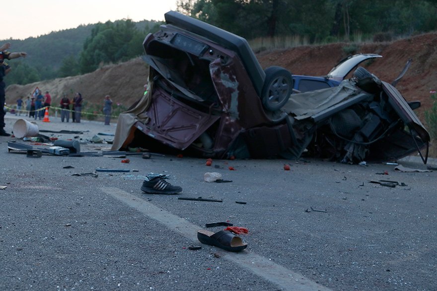 Korkunç kaza 2 ölü, 6 yaralı Son dakika haberleri