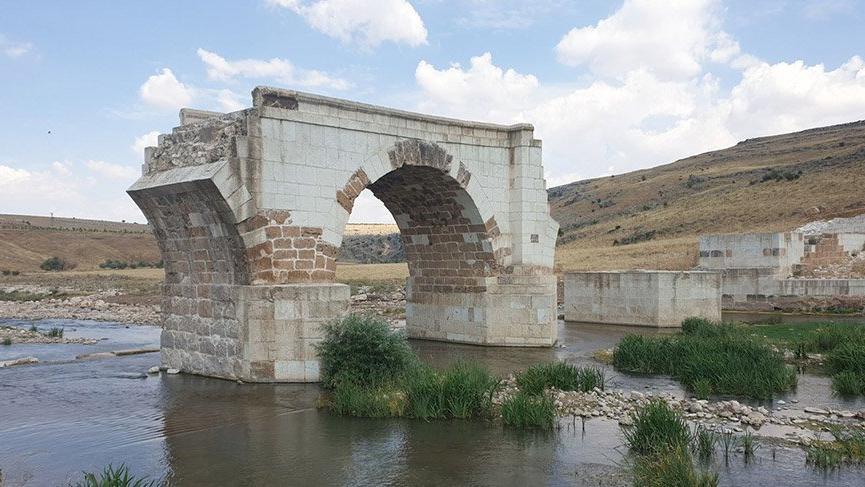 Tarihi yapı restorasyona girdi, fayans olarak çıktı