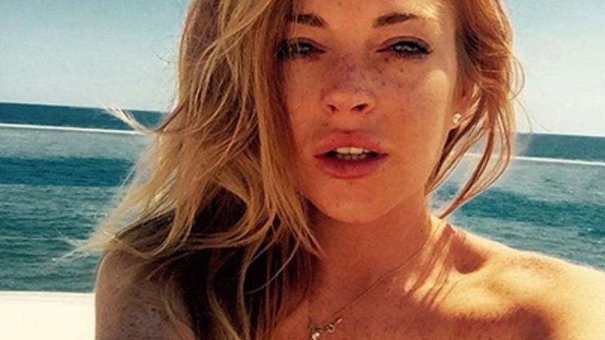 Lindsay Lohan’dan yeni yaşa çıplak merhaba
