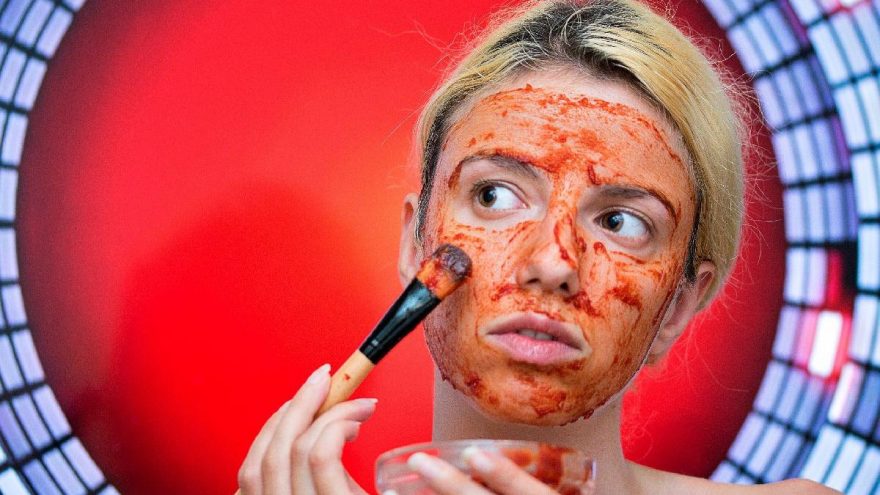 Pürüzsüz cilt için maske yapımı… 2 dakikada yapabileceğiniz güzellik maskesi tarifi…
