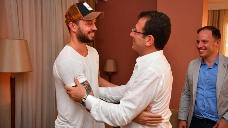 Murat Boz seçim kampanyasına destek verdiği İmamoğlu ile buluştu