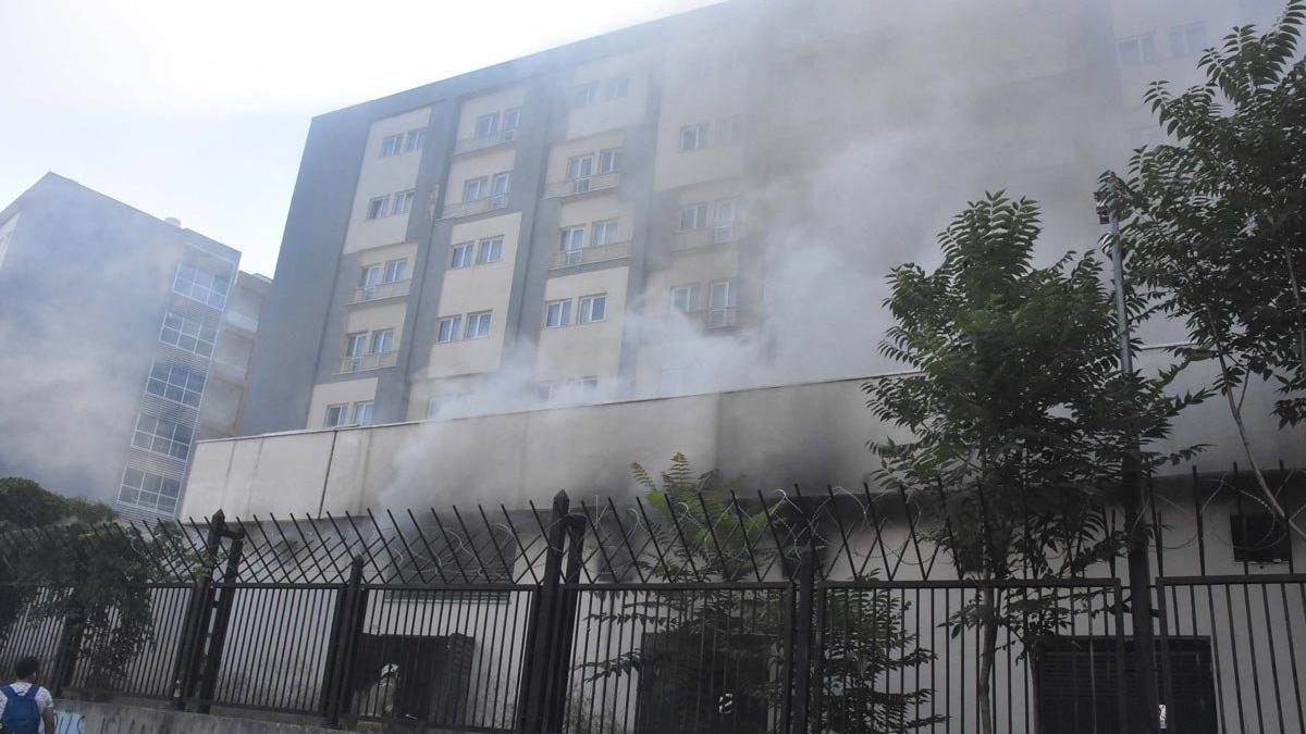 Cevizlibag Ataturk Kiz Ogrenci Yurdu Nda Yangin Panigi Son Dakika Haberleri