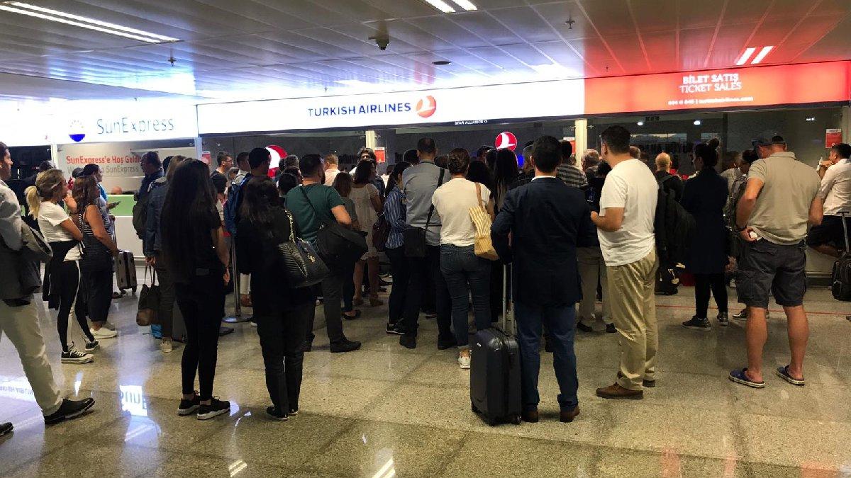 Anadolujet Yolculari Havalimaninda Mahsur Kaldi Son Dakika Haberleri