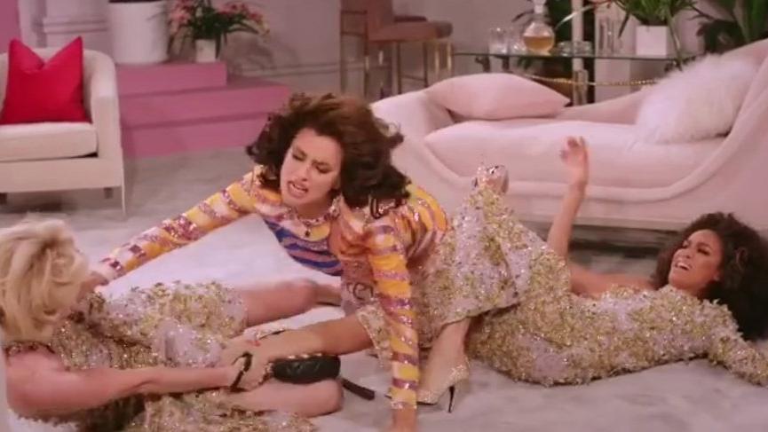 Gigi Hadid, Irina Shayk ve Joan Smalls Moschino çekiminde kavga etti