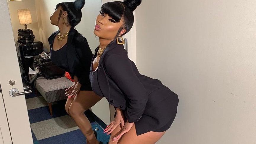 Nicki Minaj Suudi Arabistan için çarşaflı klip çekti