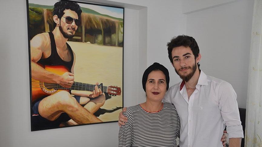 41 yaşında kazandığı fakülteyi birincilikle bitirdi