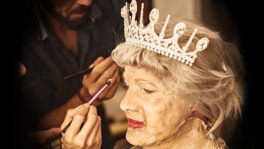 Ozan Doğulu Kraliçe II. Elizabeth’i canlandırdı
