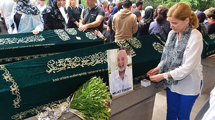 Mavi Işıklar’ın solisti Nejat Toksoy son yolculuğuna uğurlandı