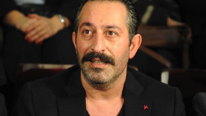 Cem Yılmaz’dan Akit’e tepki: Yazık!
