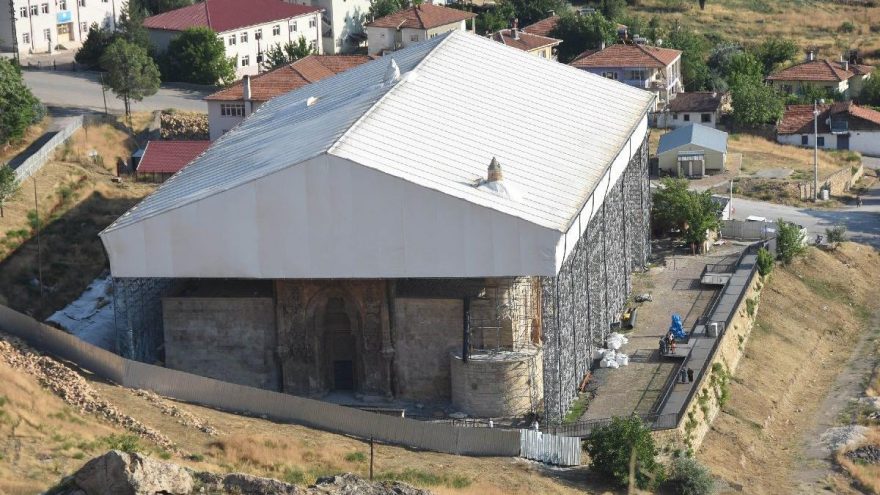 Restorasyonun sürmesine rağmen ziyaretçi akını