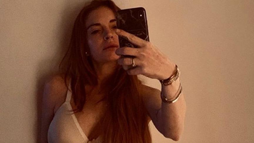 Lindsay Lohan bu defa çamaşırlı!