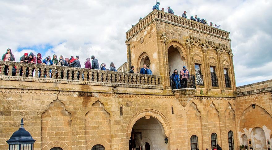 Dillerin ve dinlerin birleşme noktası Midyat Seyahat haberleri