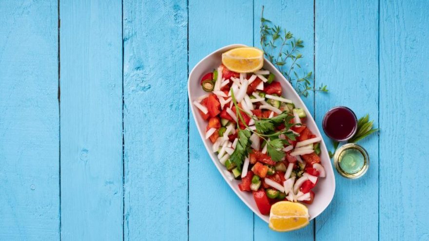 Vazgeçilmez lezzet çoban salatası: Çoban salatası nasıl yapılır? İşte tarifi…