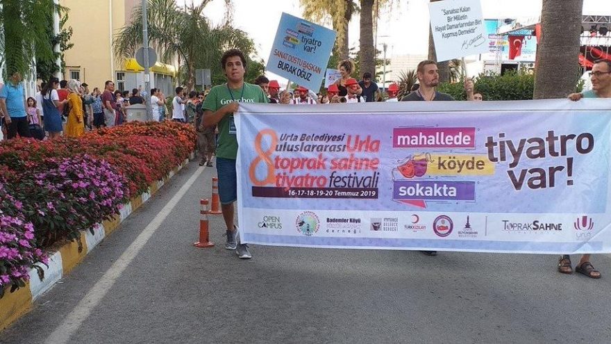 Uluslararası Urla Tiyatro Festivali renkli başladı