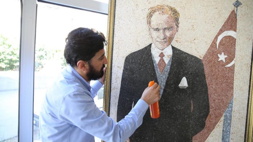Suriyeli sanatçıdan 40 bin mozaikle Atatürk portresi