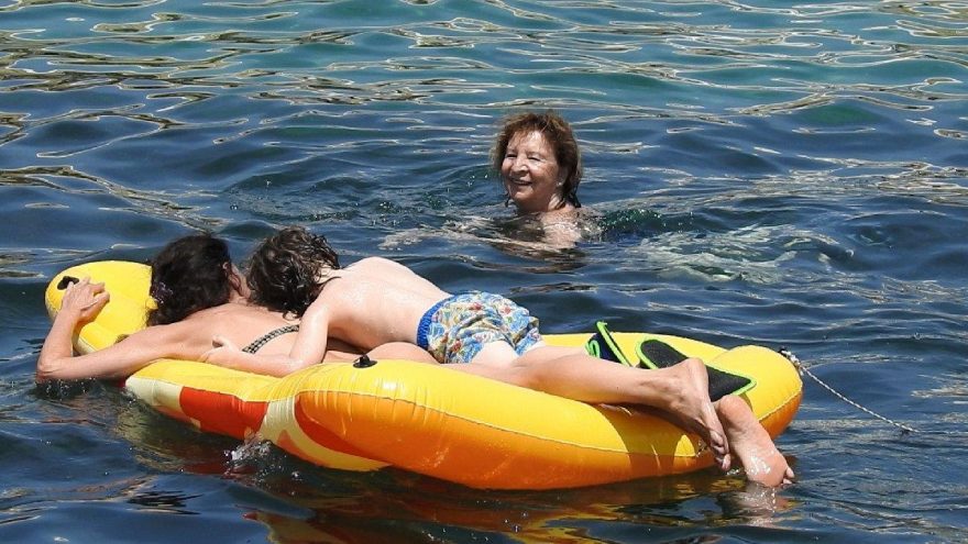 Hande Ataizi çocuklar gibi eğlendi
