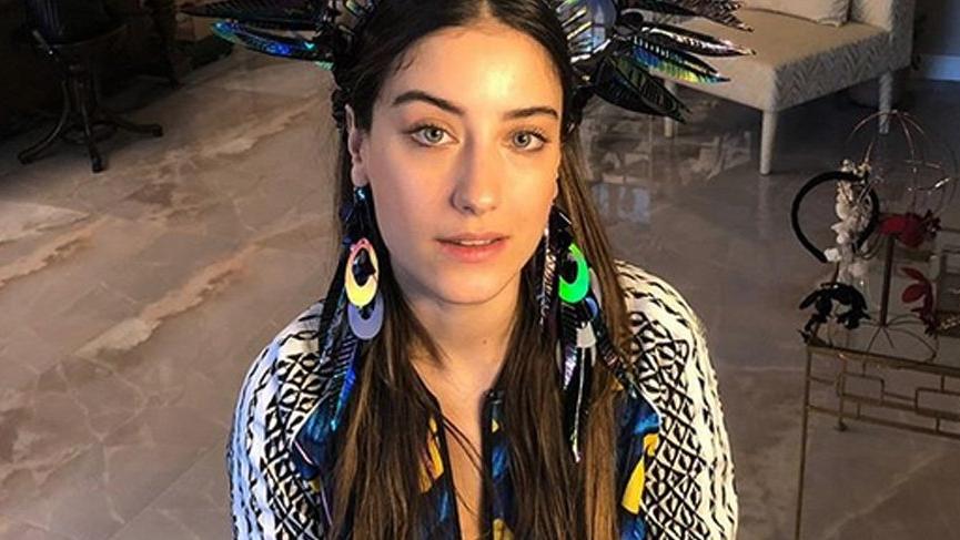 Hazal Kaya’dan hamile pozu! 5 aylık oldu…