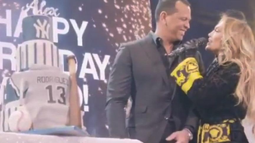 Jennifer Lopez binlerce kişiye söyletti