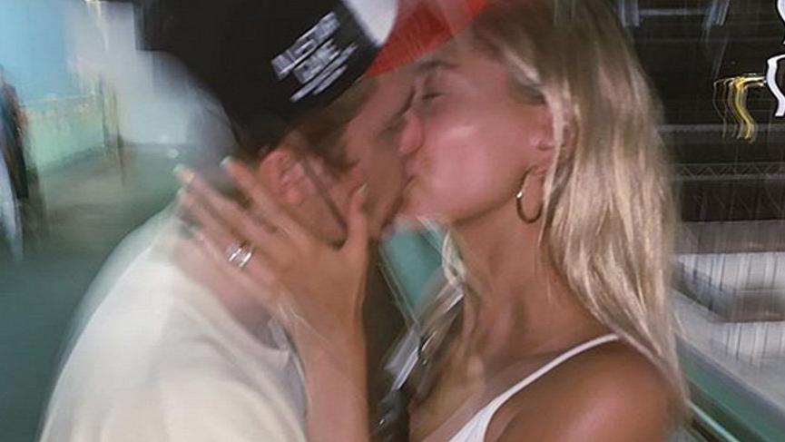 Hailey’den dosta düşmana mesaj