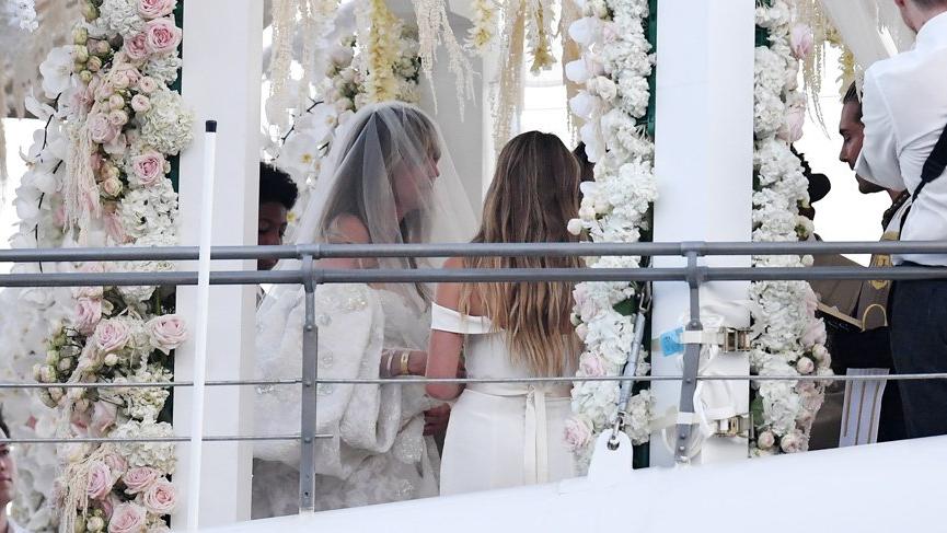 Heidi Klum Tom Kaulitz ile evlendi, gelinliği beğenilmedi