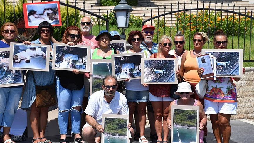 Hayvanseverler adliye önünde eylem yaptı