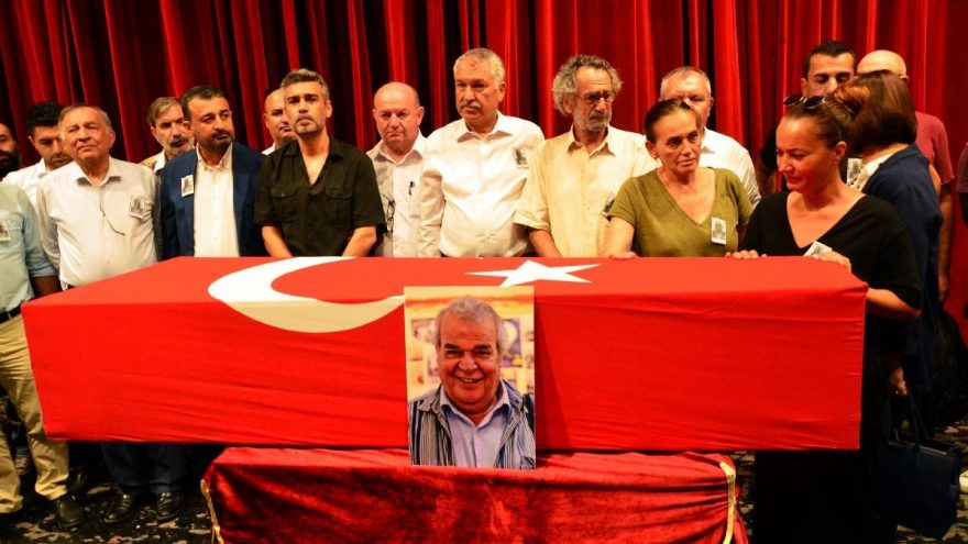 Ünlü oyuncu Cengiz Sezici, Adana’da toprağa verildi