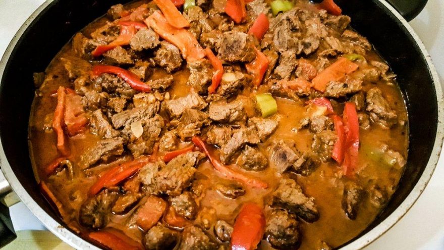 Tas kebabı nasıl yapılır? İşte pratik tas kebabı tarifi ve püf noktaları…