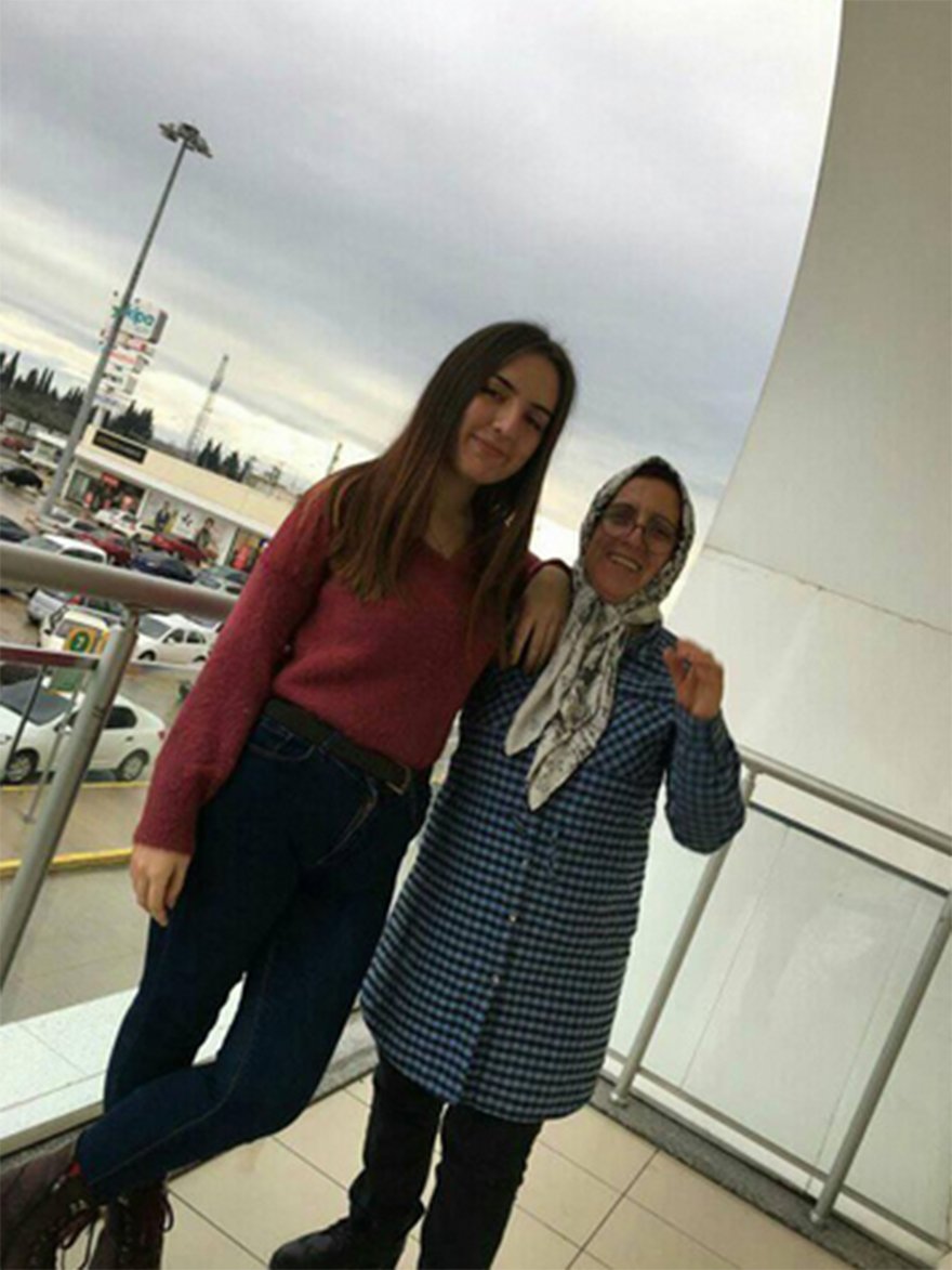 Kaldirimda Yuruyen Anne Ve Kizin Feci Olumu Son Dakika Haberleri