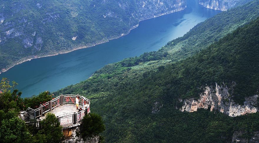 Parkın özelliği; 550 metreyle Çin'in en derin üçüncü, dünyanın ise en derin beşinci çukuru olması.