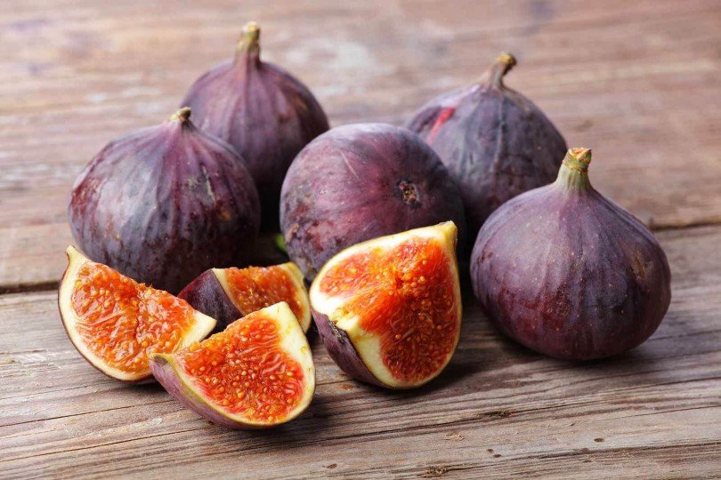 Cildinizin yenilenmeye ihtiyacı mı var? Diyet yapıyorsunuz ama canınız tatlı mı çekiyor? Peki ya bağırsaklarınız yavaş mı çalışıyor? Yanıtınız ‘evet’ ise şimdi yaz aylarının en lezzetli meyvelerinden olan incirin şifalı gücünden faydalanmanın tam da zamanı!