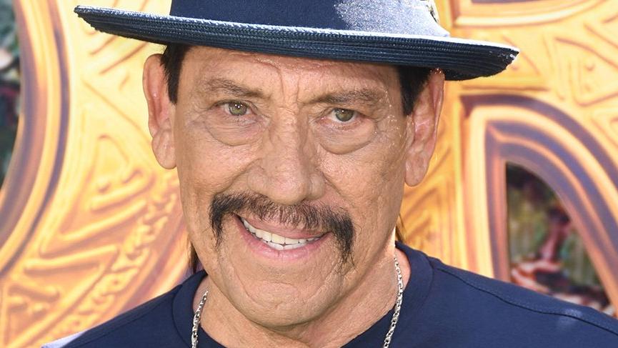 Danny Trejo ters dönen araçtaki bebeği kurtardı