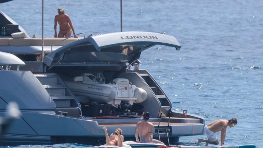 Kate Moss haftalığı 300 bin TL olan yatta tatil yapıyor