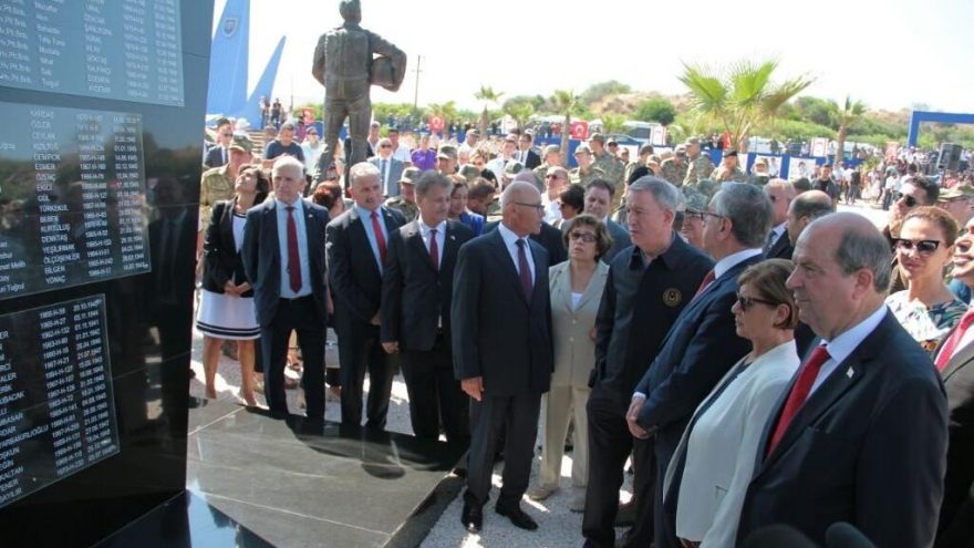 Akar, yenilenen Şehit Yüzbaşı Cengiz Topel Anıtı´nın ...
