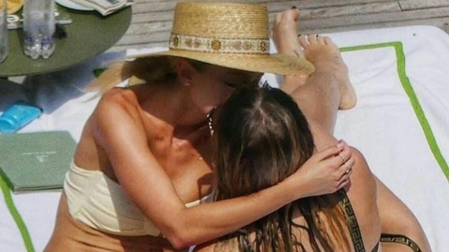 Miley Cyrus eşi Liam Hemsworth’u Kaitlynn Carter ile aldattı