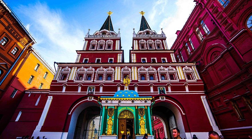 15. yüzyılda Kremlin'in duvarları tamamlandıktan sonra yapılan Kızıl Meydan, tarih boyunca idamlara, gösterilere, geçit törenlerine ve mitinglere sahne oldu.