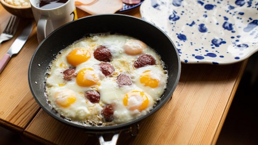 Sucuklu yumurta nasıl yapılır? Sucuklu yumurta tarifi…