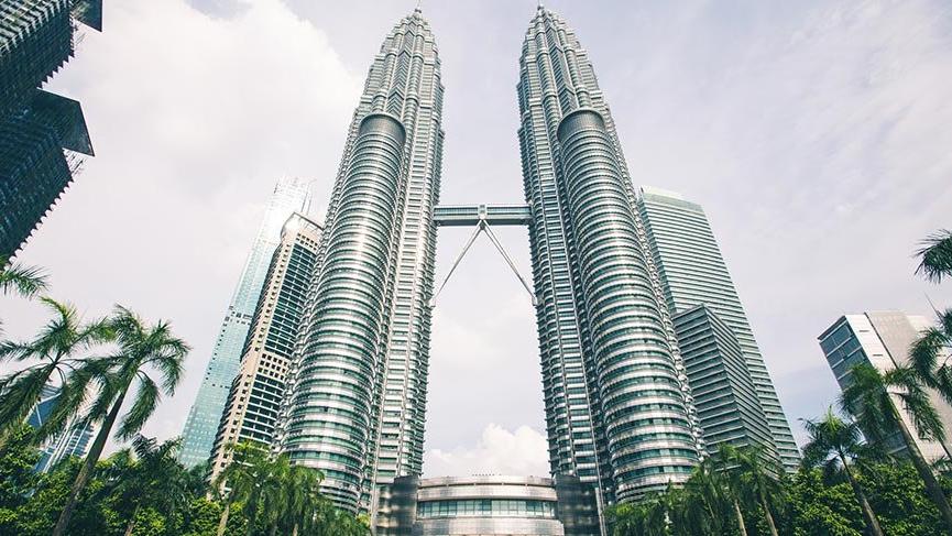 Kuala Lumpur’un sembol yapısı Petronas Kuleleri