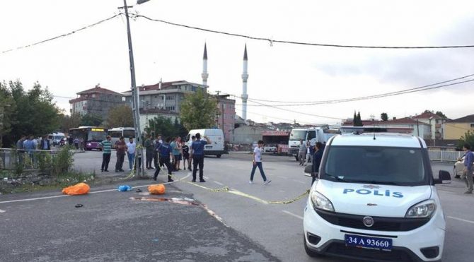 Sultanbeyli de kamyonun altında kalan motosikletli 2 kişi öldü