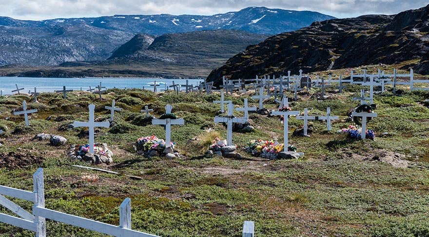 Adanın iki önemli şehri ise başkent Godthab (Nuuk) ile Godhavn.