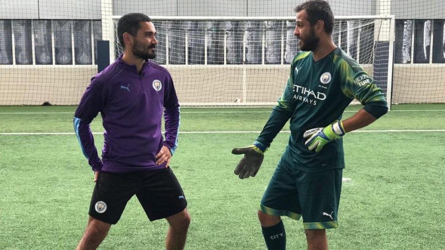 Erkan Kolçak Köstendil İngiltere’de Manchester City antrenmanına katıldı