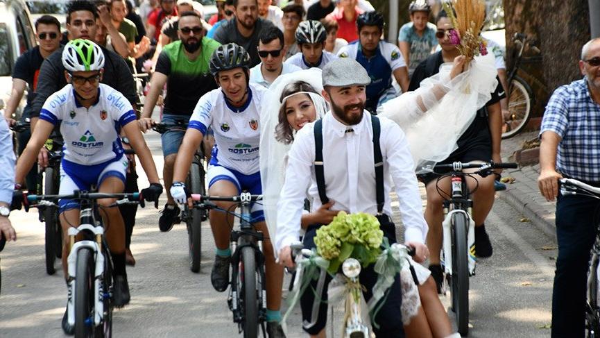 Bursa’da bisikletli düğün konvoyu