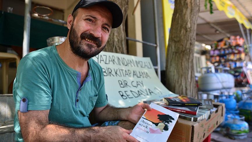 Mehmet Fatih Oflaz garsonluk ve yazarlığı birlikte götürüyor! 11 Romanı var