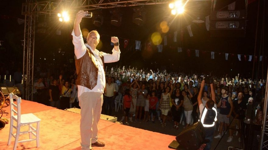 Levent Üzümcü Torbalı’da ayakta alkışlandı