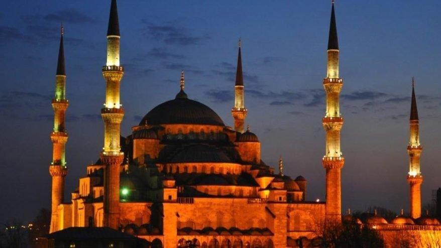 Sevdiklerinize atabileceğiniz özel ve anlamlı cuma mesajları… Hayırlı cumalar!