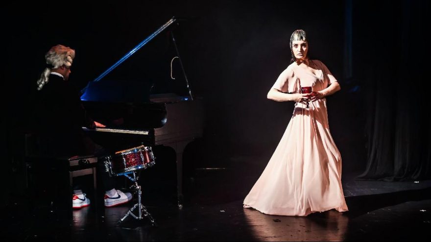 Fadik Sevin Atasoy’un oyunu ‘Muse-Bir Esin Perisi Davası’ İstanbul’da