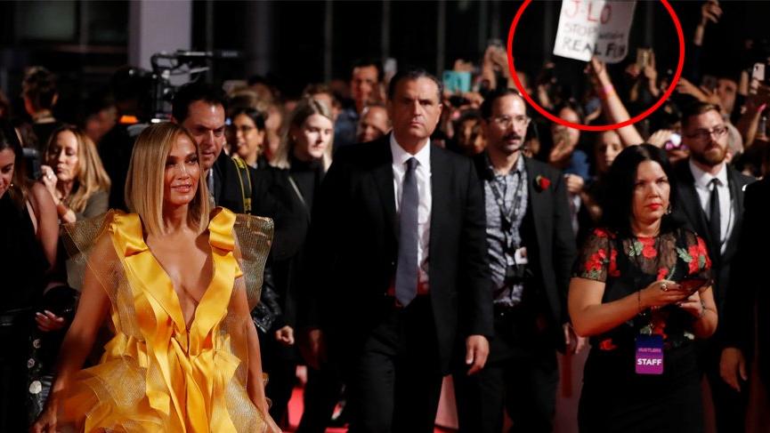 Jennifer Lopez hayvan hakları aktivistleri tarafından protesto edildi