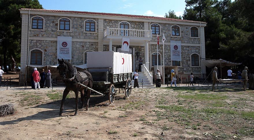 Tarihin en kanlı ve en büyük savaşlarından birine sahne olan ve Türk halkının emperyalist güçlere karşı destan yazdığı Çanakkale Savaşları’nda cephe gerisindeki sağlık, lojistik ve idare hizmetleri, Gelibolu Yarımadası'ndaki Tarihi Alan Başkanlığınca 2018’de hayata geçirilen "1915 Hilal-i Ahmer Hastane Sergisi" isimli müzeyle ziyaretçilerine anlatılıyor.