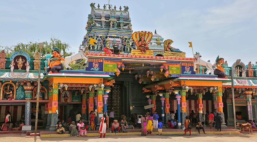 Tapınakın 32 metre yüksekliğindeki Raja Raja Gopuram kulesi Sri Lanka’da türünün en büyüğü olarak kayıtlarda yer alıyor.