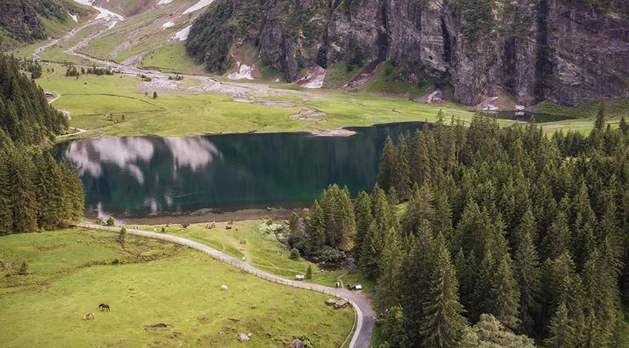 Denize kıyısı olmayan Avusturya, sahip olduğu muhteşem manzaralı gölleriyle her yıl yüzbinlerce turist için çekim alanı oluşturuyor.
